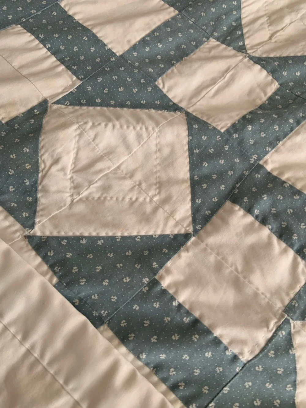Vintage Classic White and Light Blue Patchwork Quilt - Home Bedding